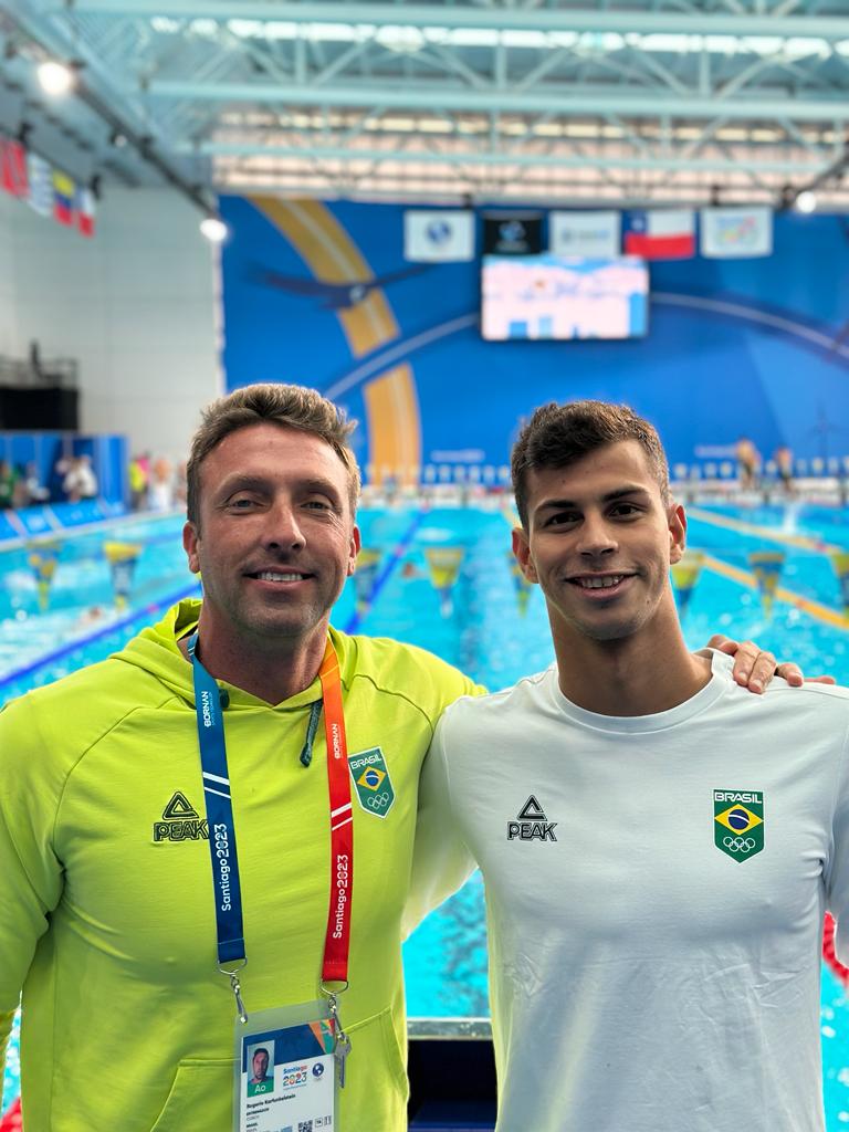 Rogerio Karfunkelstein com atleta nos Jogos Pan-Americanos Santiago 2023